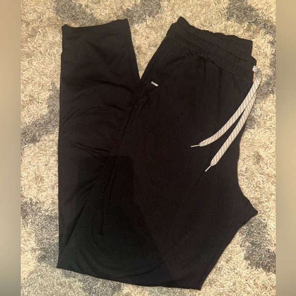 Vuori Men’s Ponto Performance Black Joggers with Drawstring - Picture 4 of 7